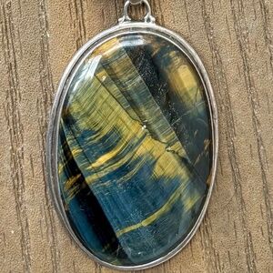 30 Strand Liquid Silver Necklace 20 Inches With Hawk's Eye Pendant